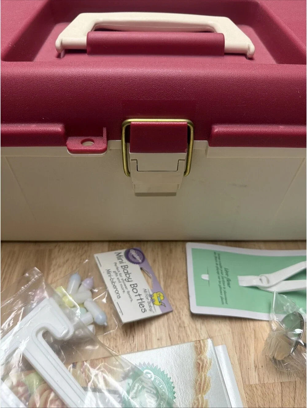 Wilton Cake Decorating Tool Caddy W/ Insert lots of supplies Tools Tips Spatulas
